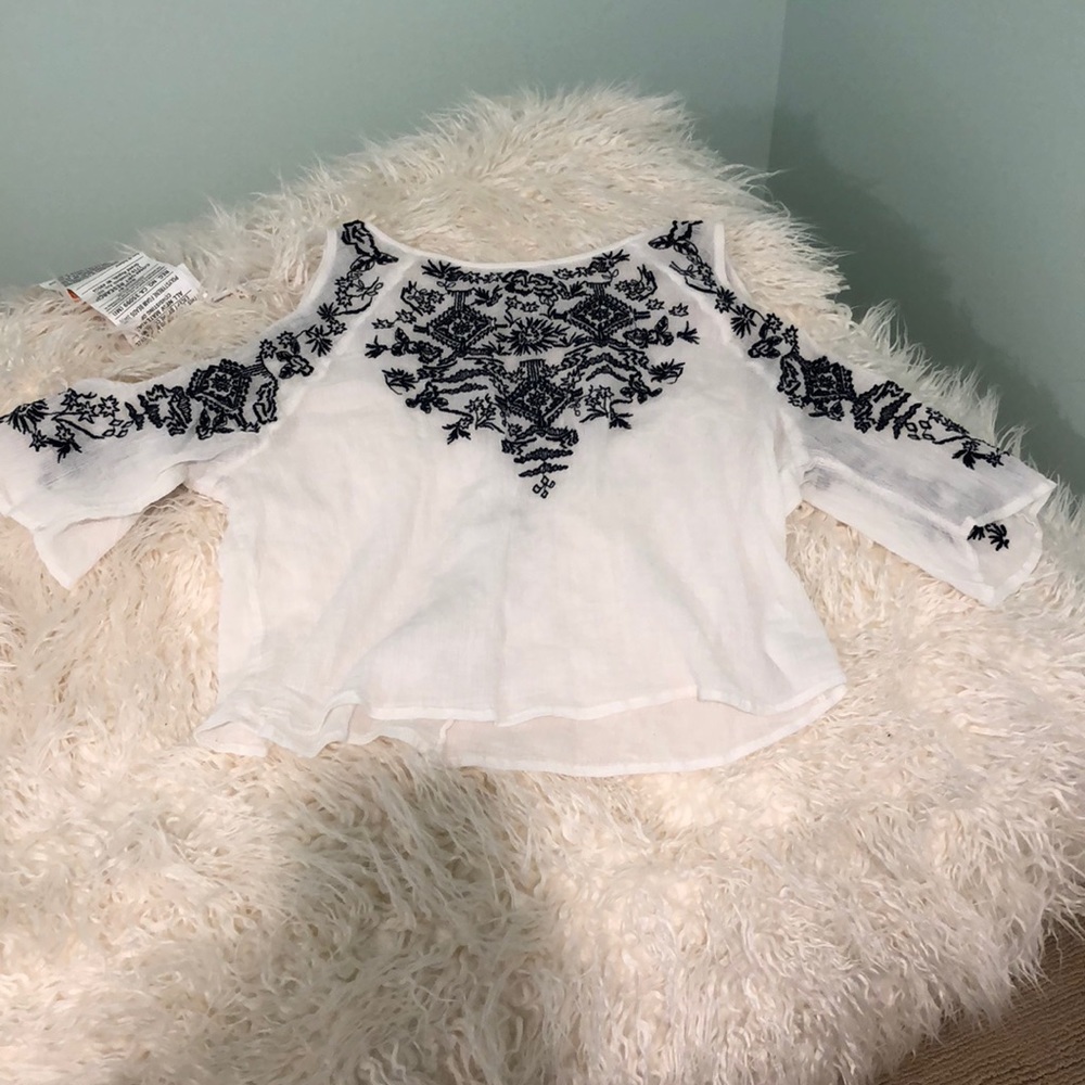 Cute flowy shirt with embroidery